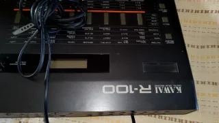 Caja de ritmos digital Kawai R-100
