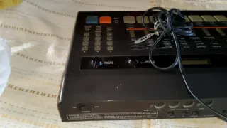 Caja de ritmos digital Kawai R-100