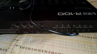 Caja de ritmos digital Kawai R-100