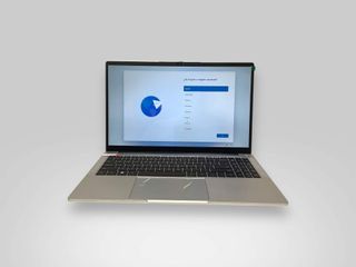 pc portatil x15 r1562