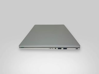 pc portatil x15 r1562