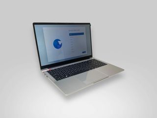 pc portatil x15 r1562