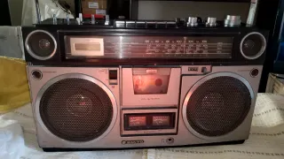 Boomboxes. Radiocasete Sanyo Vintage