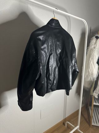 Cazadora Zara Woman Piel Sintética Negra Talla S