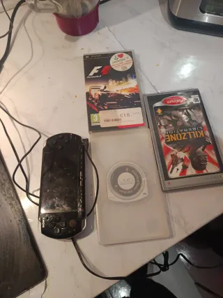 PSP 3000 Negra + 3 Juegos+ conector a tv