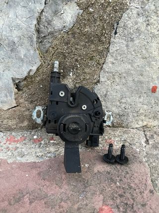 Cerradura Capot Ford Focus Mk2