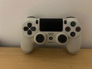 PS4 500GB + Mando + 17 Juegos