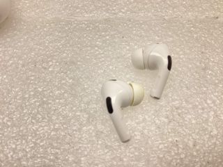 in-ear apple airpods pro 2 gen