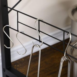 Mobile da Cucina con 3 Ripiani in Truciolato, Presa di Corrente, Porta USB e Cesto Estraibile in Metallo, 90X40X83Cm, Marrone Rustico