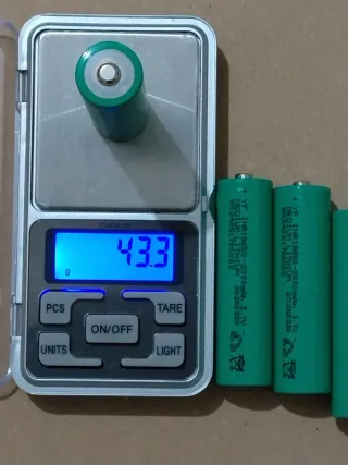 4 Batterie ricaricabili 18650 2000mAh