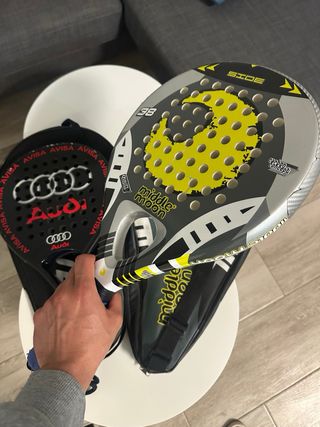 Due racchette da padel con custodie