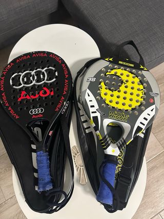 Due racchette da padel con custodie