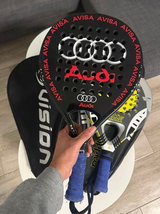 Due racchette da padel con custodie