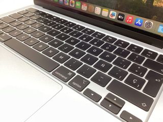 portatil apple apple macbook air m4 10-core 4.4 13 (8gpu) (2025) (a3240)