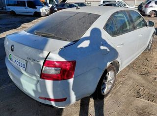 Guarnecido skoda 5e5867212 octavia berlina 1405115