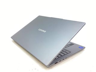 pc portatil lenovo 83hs