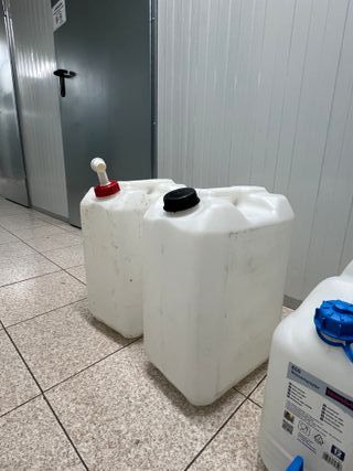 Garrafas agua camper 12L y 25L con grifo