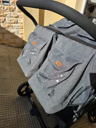 Carro gemelar gris marca Tuc Tuc