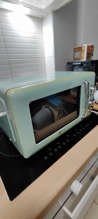 Microondas ARTROM estilo retro