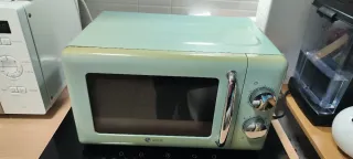 Microondas ARTROM estilo retro