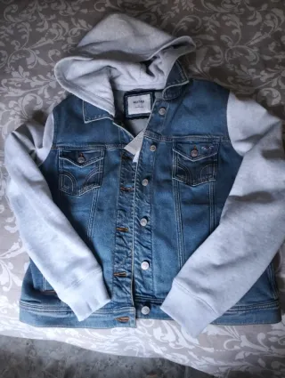 Chaqueta vaquera Hollister con capucha, temporada