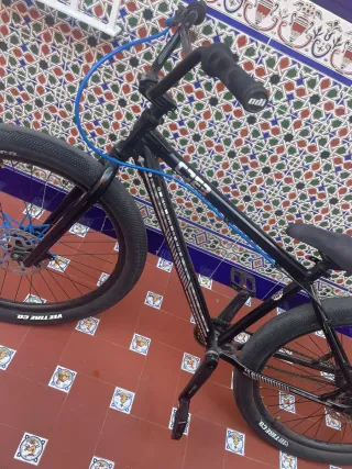 Bicicleta BMX Negra no