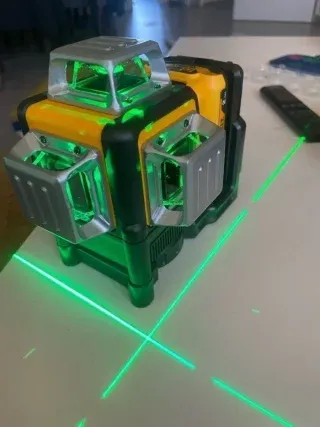 Nivel Láser 360° 12 Líneas 3 Lados