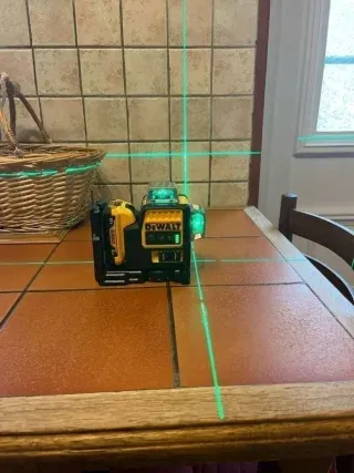 Nivel Láser 360° 12 Líneas 3 Lados