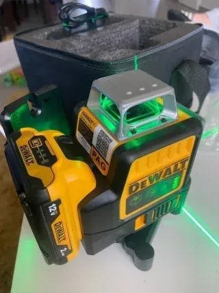 Nivel Láser 360° 12 Líneas 3 Lados