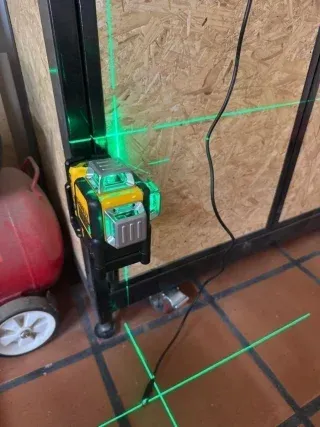 Nivel Láser 360° 12 Líneas 3 Lados