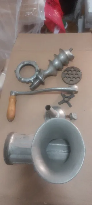 Picadora de carne manual antigua