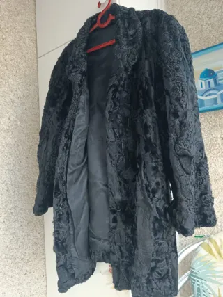 Abrigo de lomos de astracán negro