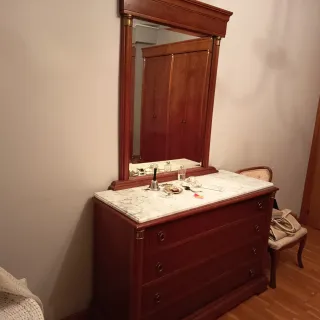 Armario de madera de cerezo