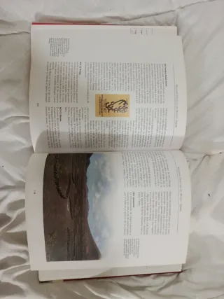 Atlas ilustrado de vinos del mundo (Spanish Edi...