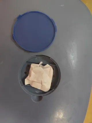 Arenero para gato cubierto