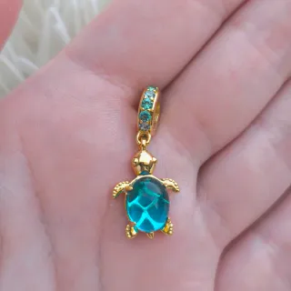 CHARM TORTUGA AZUL DORADA COLGANTE