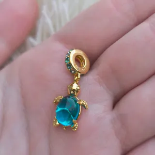 CHARM TORTUGA AZUL DORADA COLGANTE
