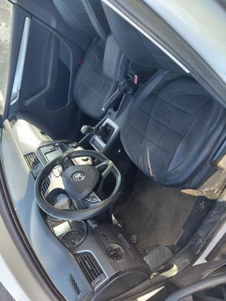 Skoda 5e5867211 guarnecido octavia berlina 1405116