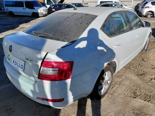 Skoda 5e5867211 guarnecido octavia berlina 1405116