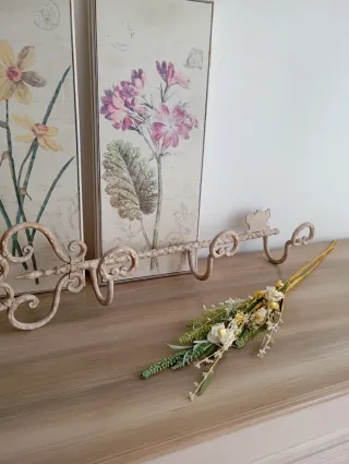 Perchero antiguo metal forma llave beige/dorado