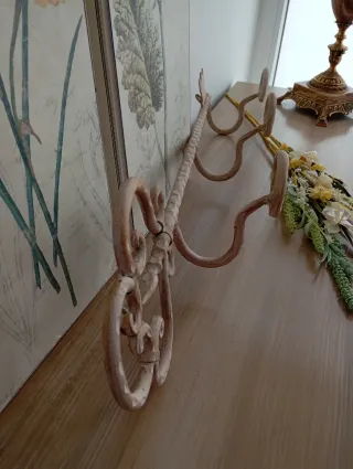 Perchero antiguo metal forma llave beige/dorado