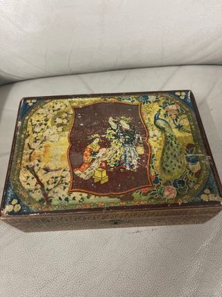 Caja de madera japonesa antigua con espejo