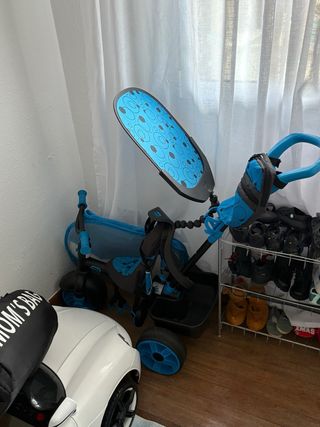 Triciclo infantil azul y negro