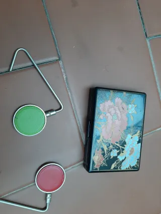 Cajita joyero con compartimentos y espejo