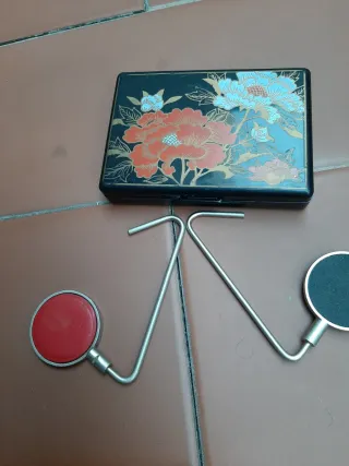 Cajita joyero con compartimentos y espejo