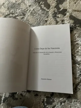 Cómo Dejar de Ser Narcisista: Guía para el Des...