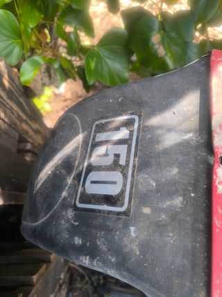 Hormigonera con rueda roja