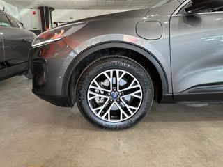 Ford Kuga Titanium 2.5 Duratec PHEV 165kW Auto