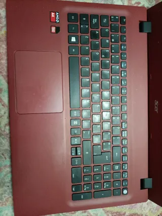 Acer rojo con buena batería