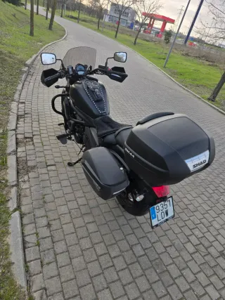 Kawasaki vulcan 650s con Maletas SHAD